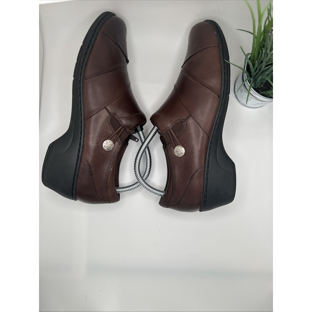 Clarks Channing Ann Brown Slip On Loafer Womens Size 8 M Button On Side - Picture 6 of 16